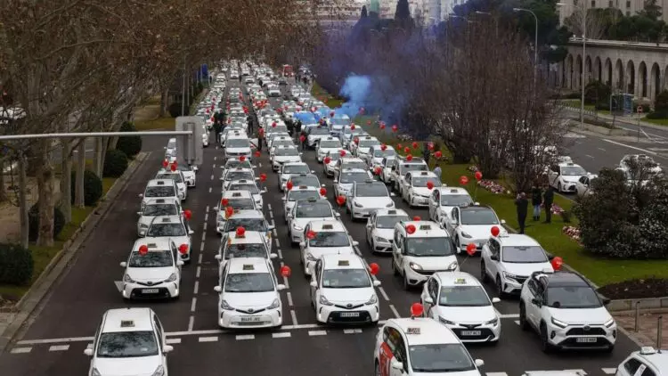 La Revolución de los Robotaxis de Tesla: Un Cambio Irreversible en la Movilidad Urbana