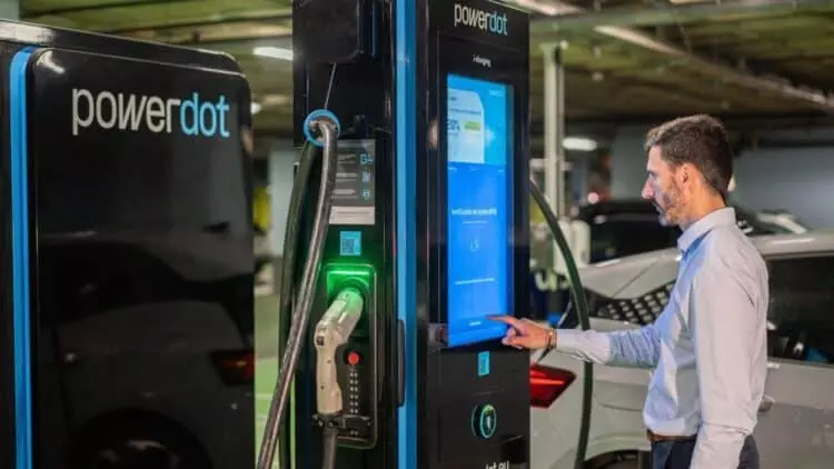 Alertan Sobre Estafas en la Recarga de Vehículos Eléctricos en España