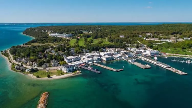 La Isla Mackinac: Un Santuario sin Vehículos Motorizados, Donde los Caballos Son Reyes