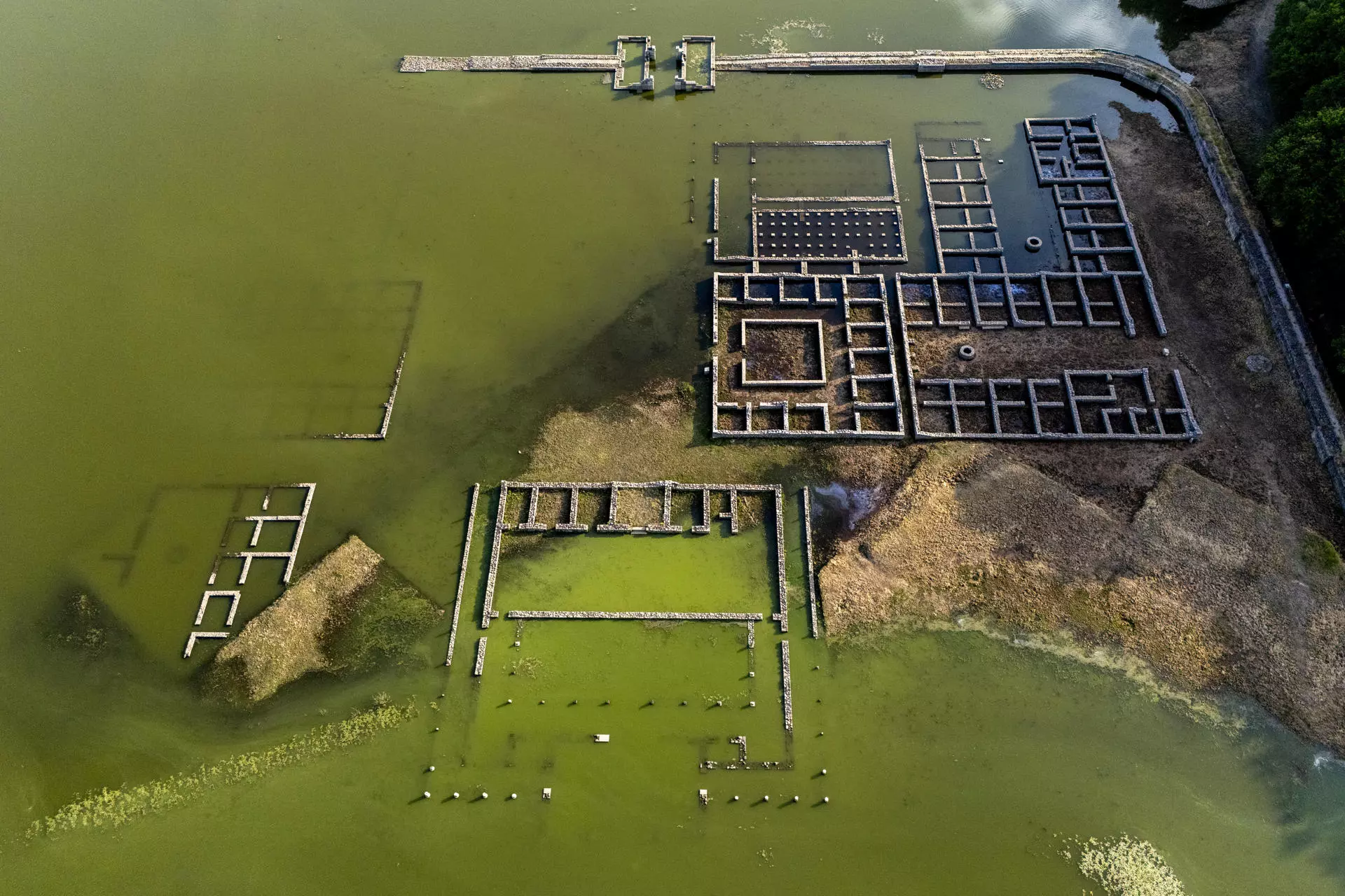 La Justicia Gallega Impone Medidas Rigurosas para la Recuperación del Embalse de As Conchas