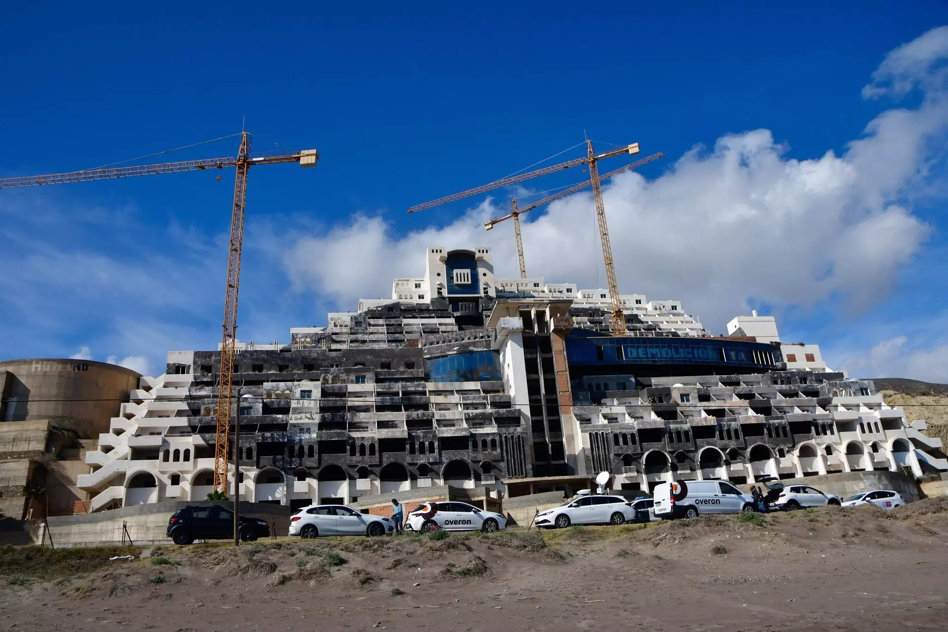 Carboneras Inicia Revisión de Licencia del Hotel Algarrobico en Medio de Críticas