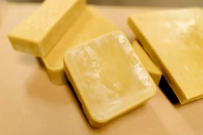 Innovación Española: Bioplástico de Celulosa y Cera de Abejas para Envases Sostenibles