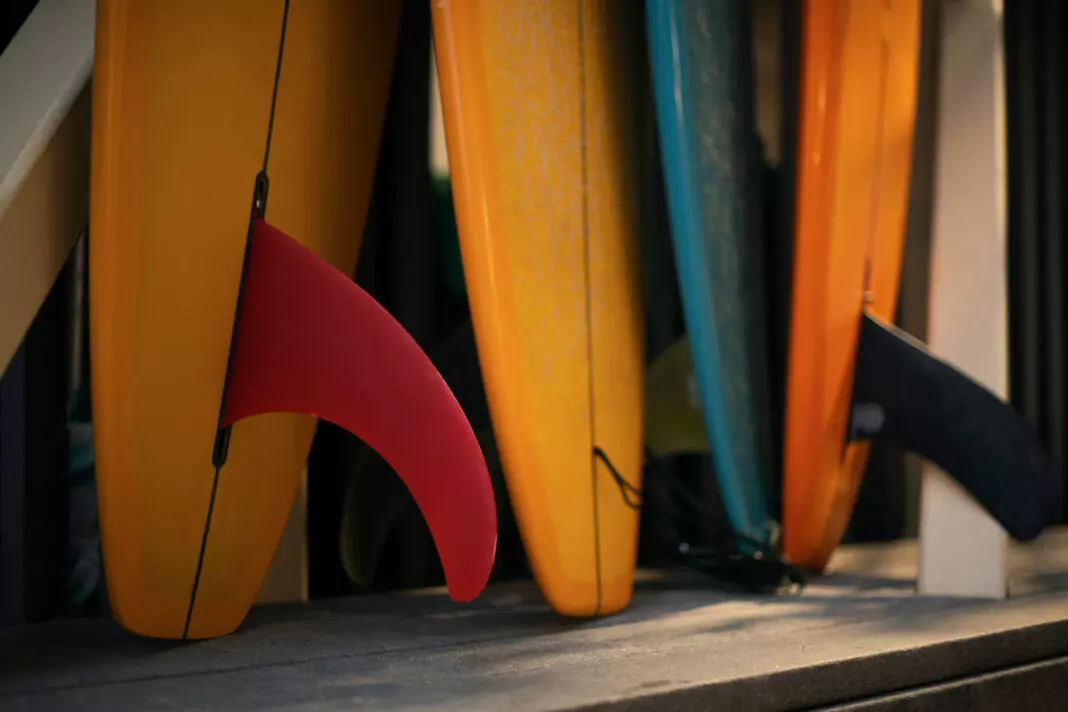 Acciona fabrica las primeras tablas de surf del mundo hechas con palas eólica