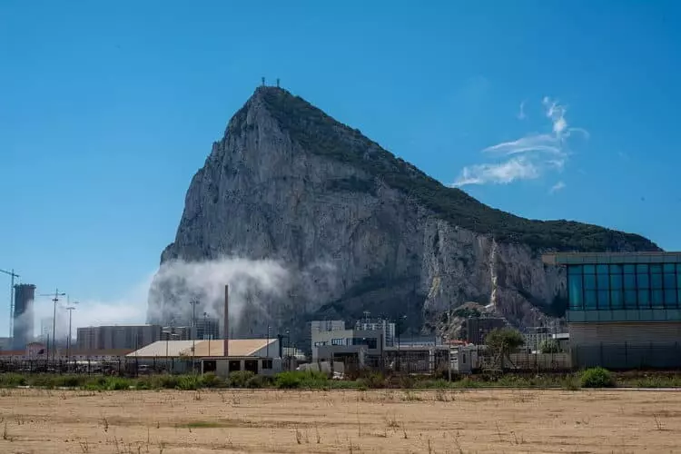 Denuncia Ambiental en el Estrecho de Gibraltar: Prácticas Nocivas Amenazan Zona Protegida