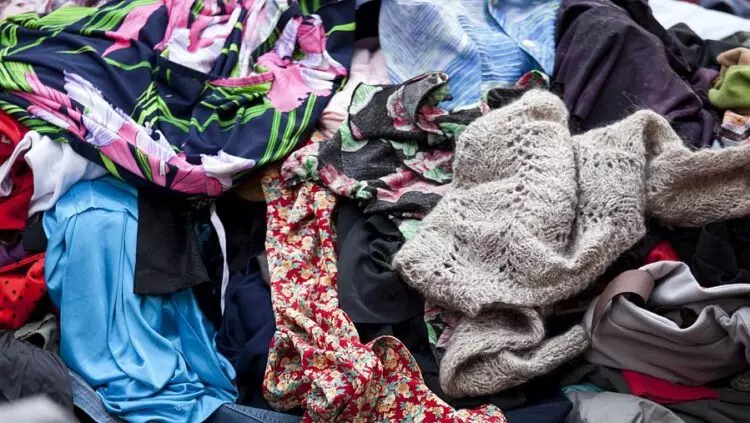 Controversia en torno al Proyecto de Real Decreto sobre Residuos Textiles: Un Análisis Crítico