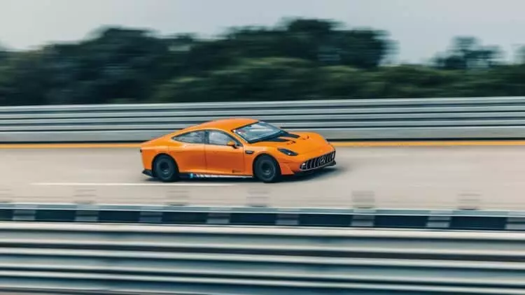 Mercedes-AMG GT XX: El Vehículo Eléctrico que Redefine la Resistencia y la Velocidad Global