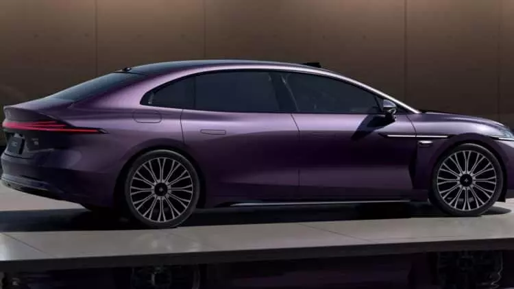 GAC Hyptec A800: El Nuevo Gigante Eléctrico con Autonomía Sorprendente que Desafía a Tesla y BYD