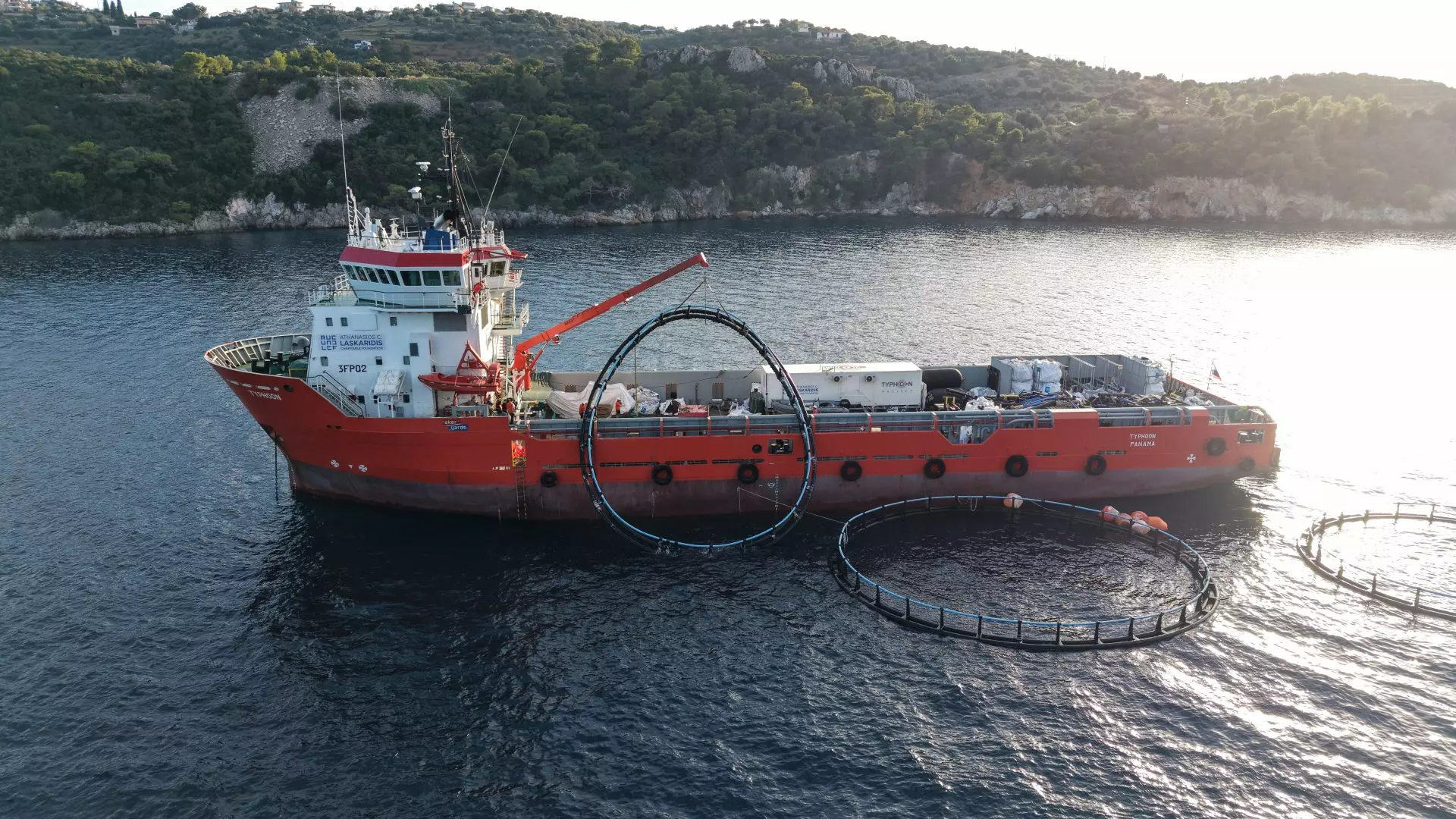 Iniciativa de limpieza elimina más de 40 toneladas de desechos de piscifactoría abandonada en el Golfo Sarónico