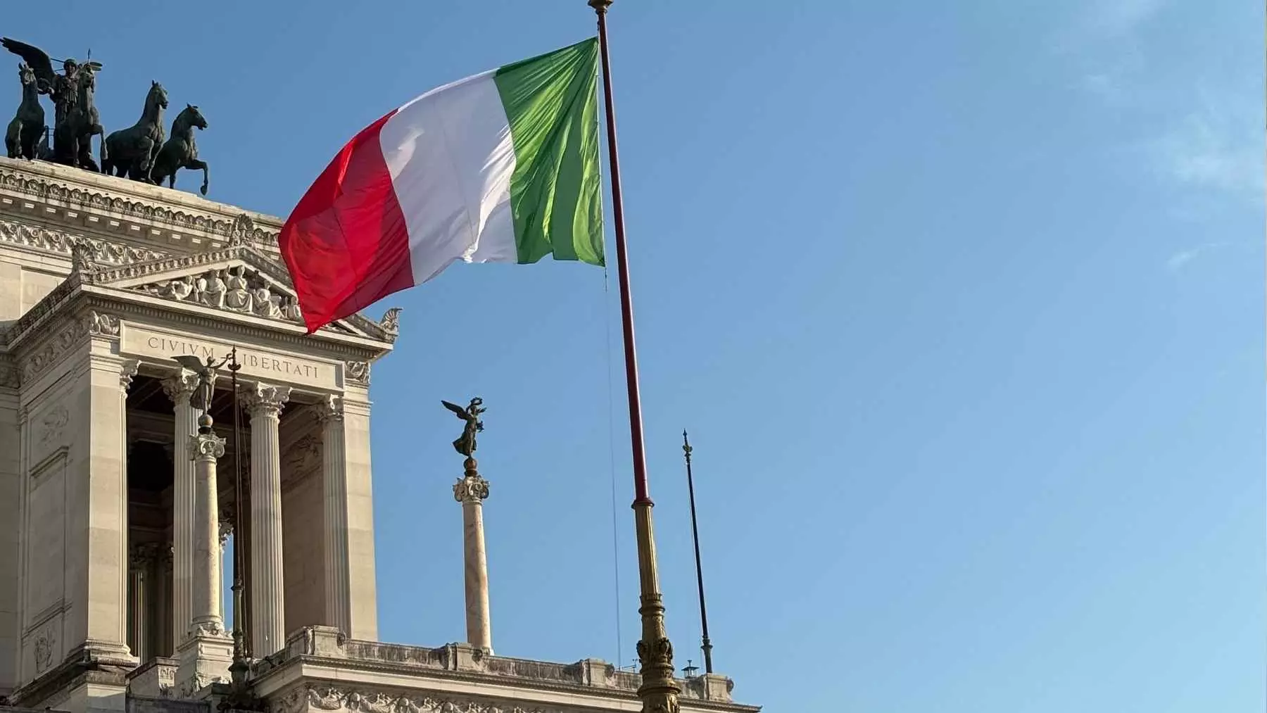 Un Impulso Eléctrico en Italia: Incentivos Públicos Disparan la Cuota de Vehículos Eléctricos al 12.2% en Noviembre