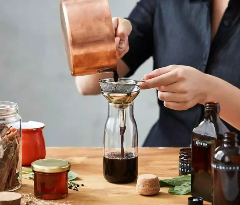 Guía Completa para la Elaboración Casera de Tinturas Madre de Plantas Medicinales