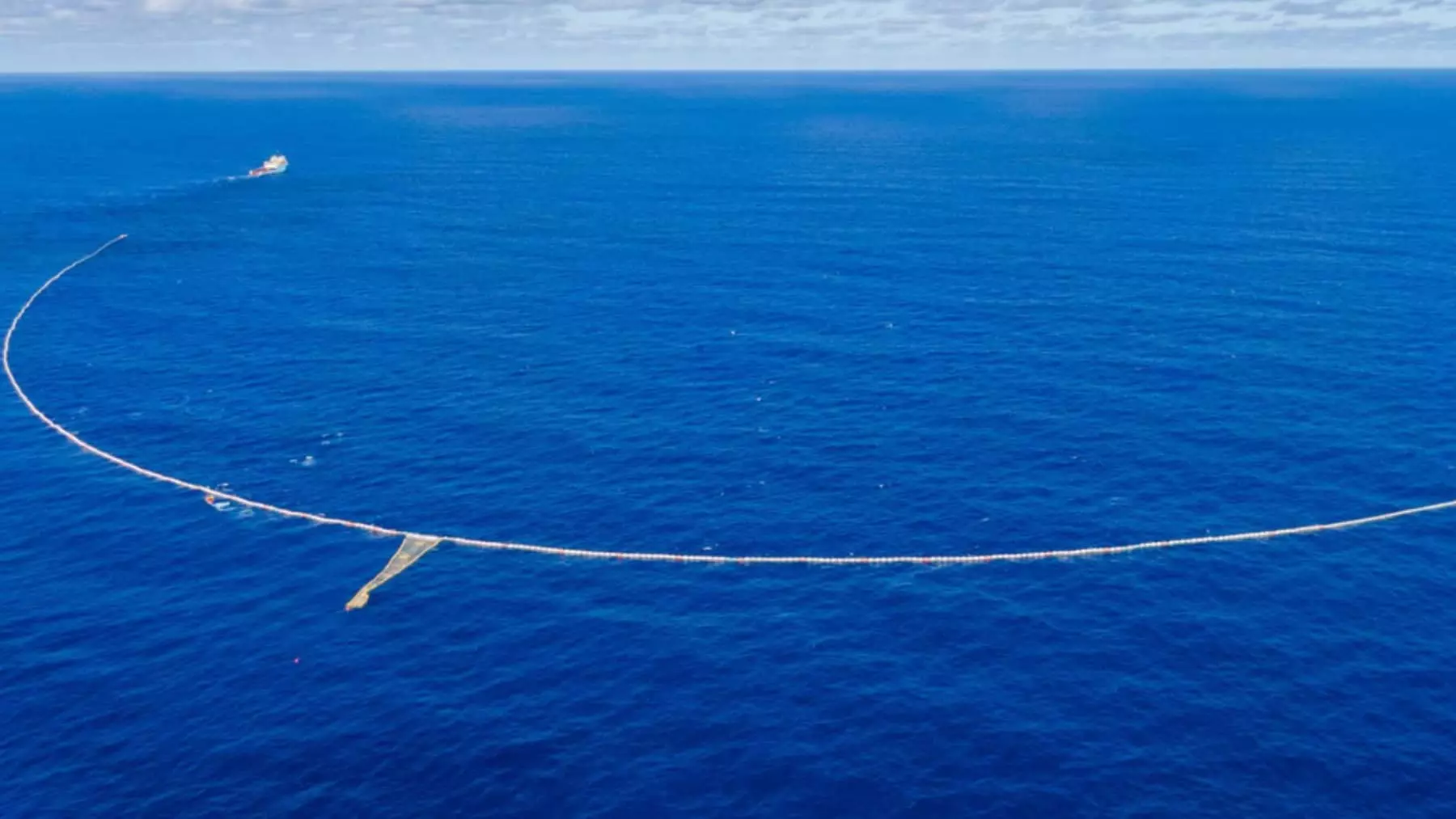 Un Hito en la Lucha contra la Contaminación Marina: The Ocean Cleanup Supera los 45 Millones de Kilos de Residuos Retirados del Agua