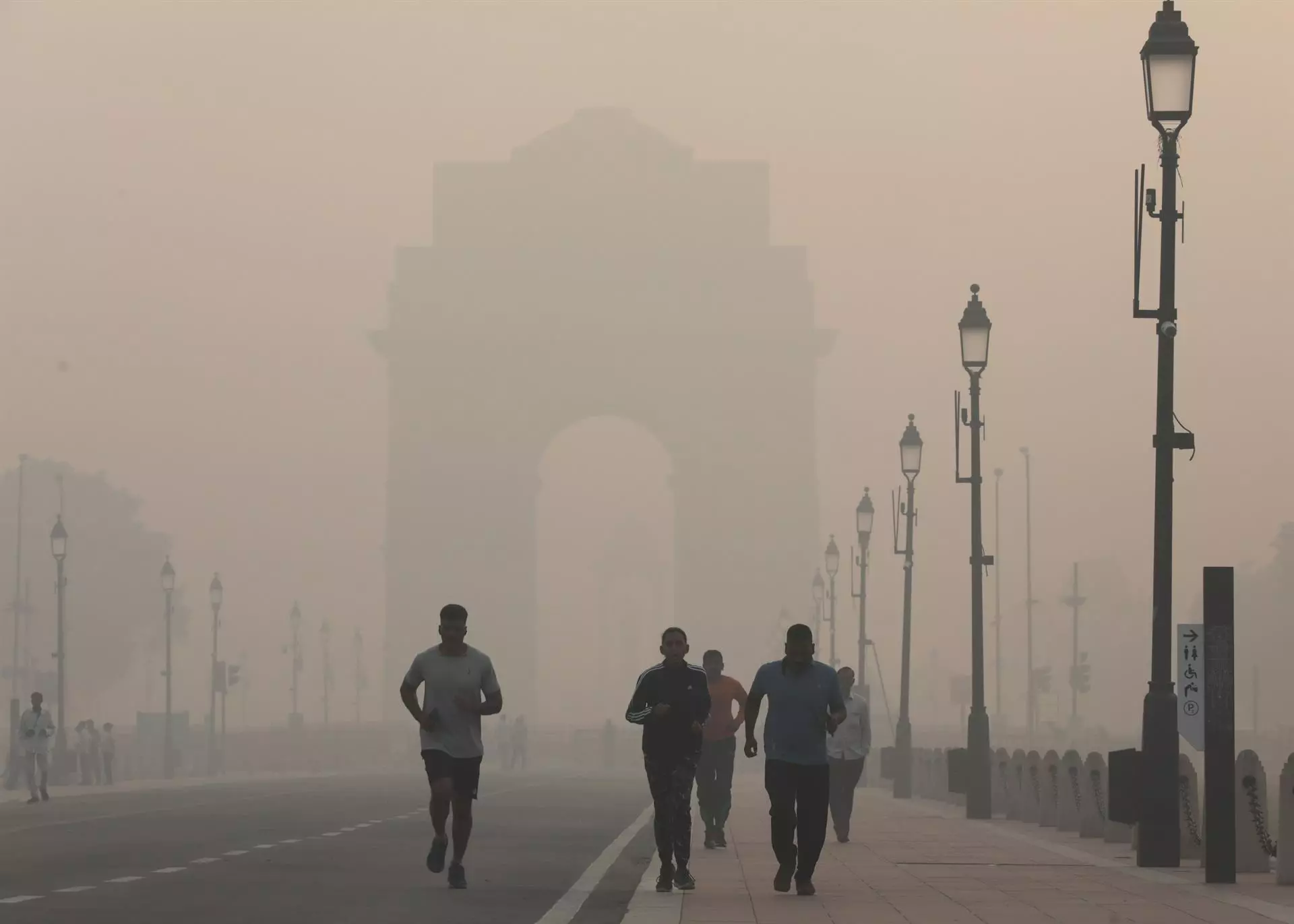La Contaminación Atmosférica y su Vínculo con la ELA: Un Análisis Profundo