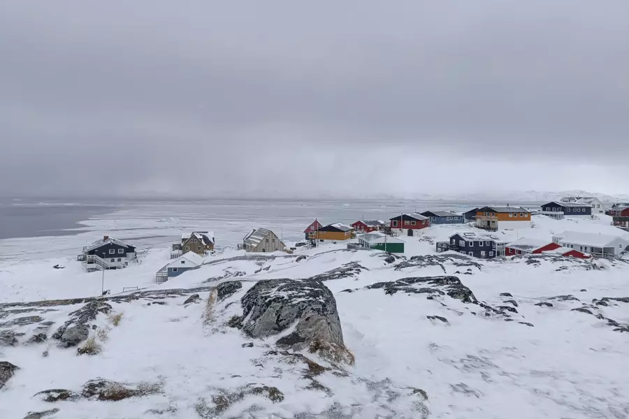 Groenlandia: El Dilema entre Riqueza Mineral, Rutas Marítimas y Preservación Indígena