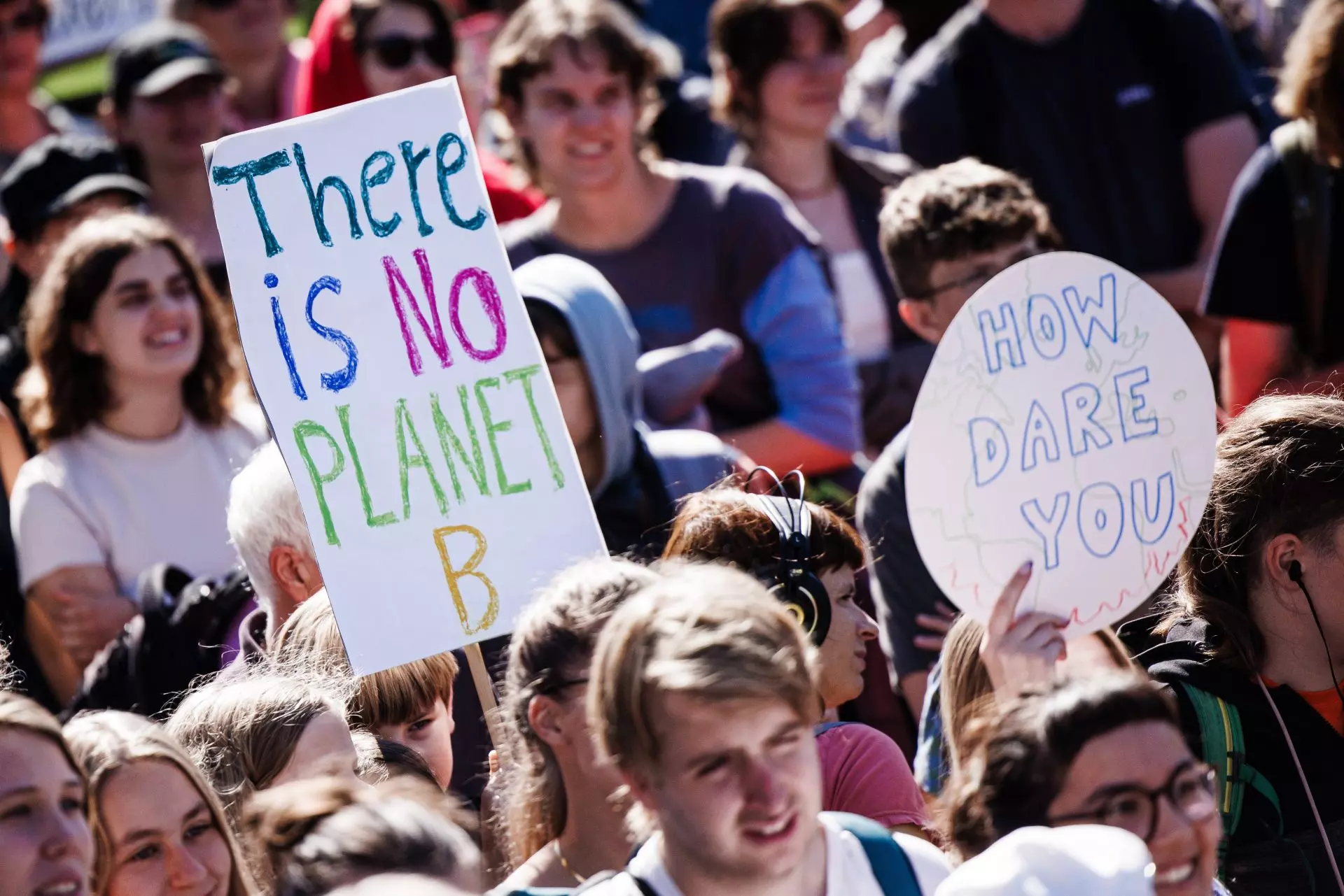 La Generación Z y la Crisis Climática: Un Llamado a la Coherencia Empresarial
