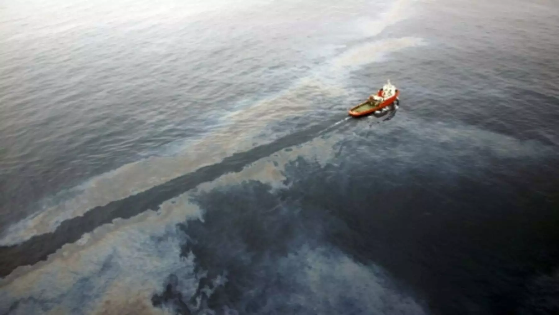 Buque ruso averiado genera alarma ambiental en el Mediterráneo