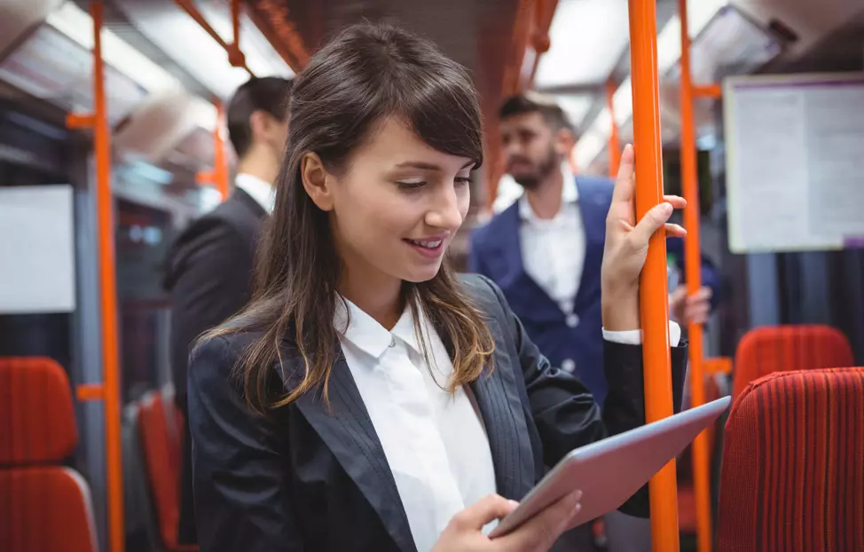 Fomentando la Sostenibilidad Empresarial a Través del Transporte de Empleados: El Rol del Ticket de Transporte