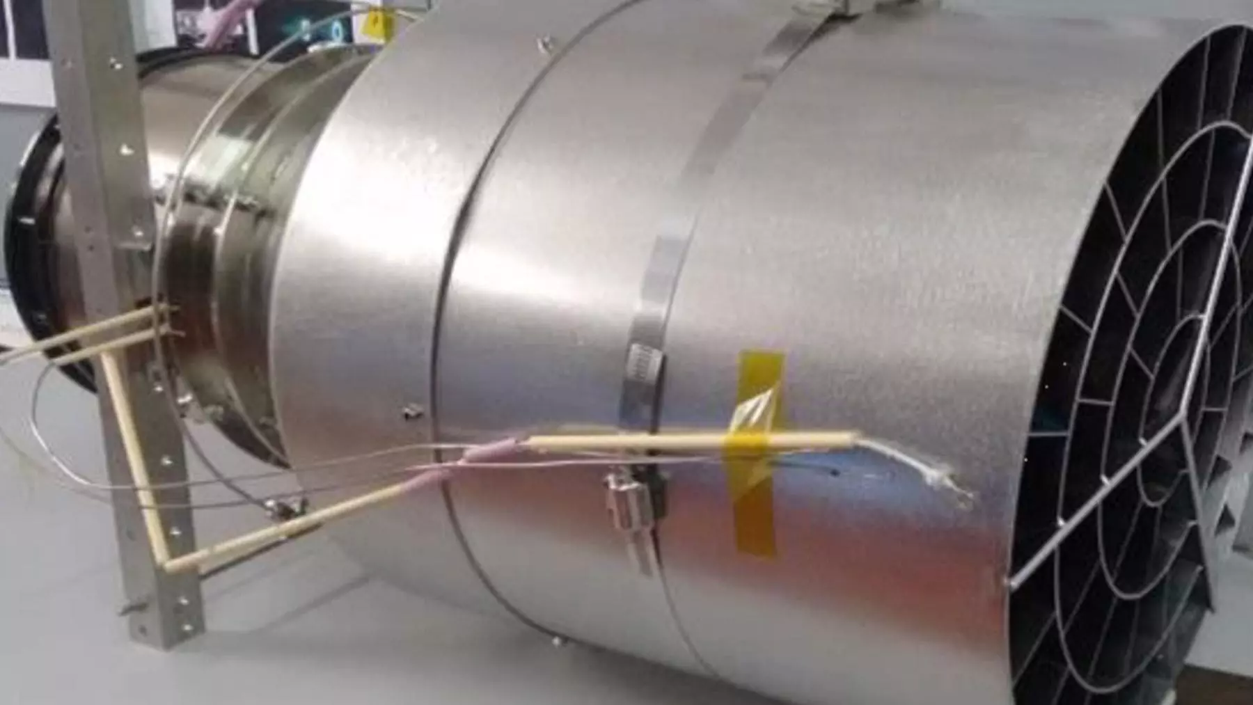 Un hito espacial: Motor "Air-Breathing" de la ESA promete propulsi￳n infinita para sat￩lites