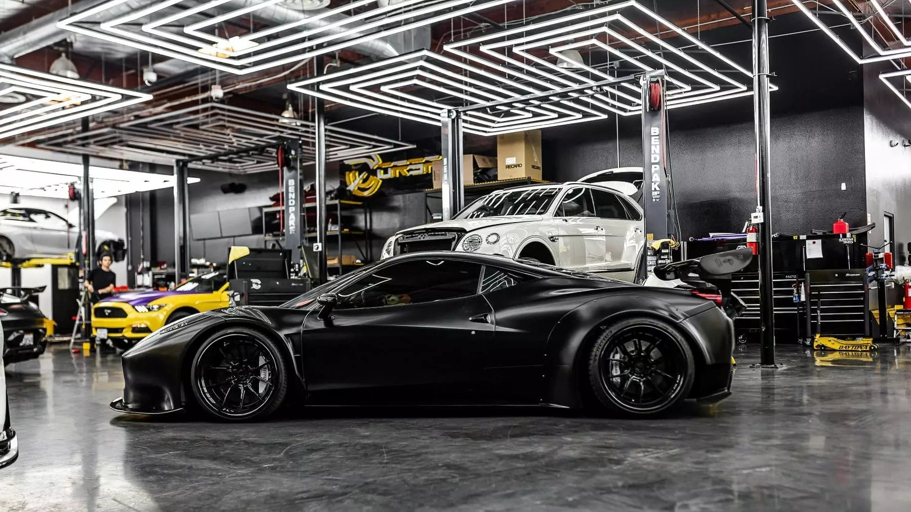 Navarra Impulsa la Modernización de Talleres para Vehículos Eléctricos con 350.000 Euros en Ayudas