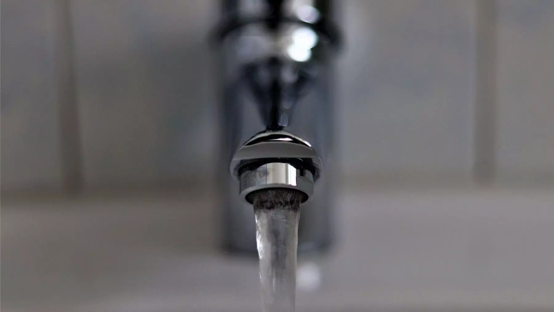 Greenpeace Advierte: Nitratos Contaminan Agua Potable en la Mayoría de Municipios Españoles