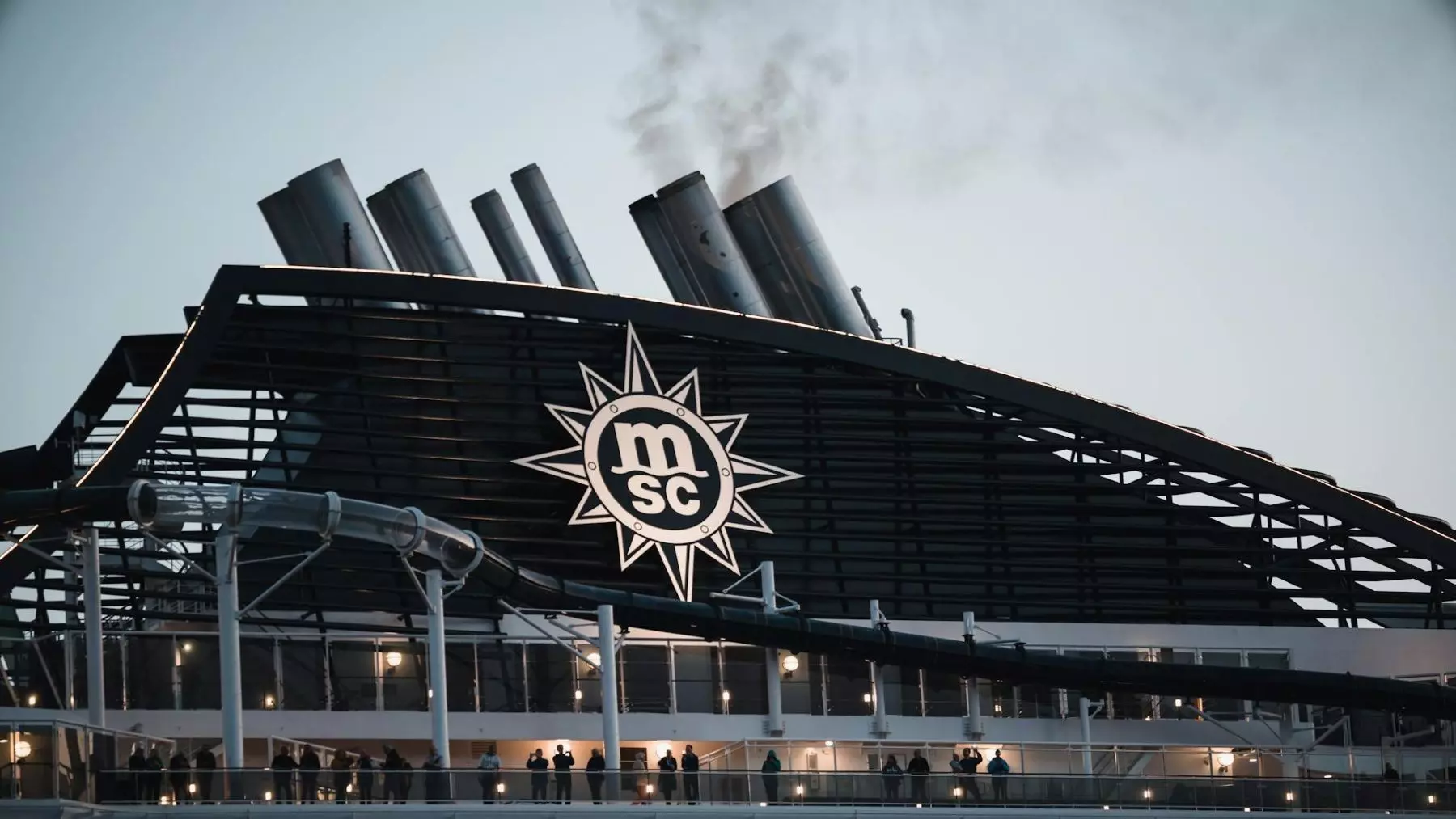 MSC Cruceros galardonado con el 'Premio Eco Bling-Bling' por prácticas de 'greenwashing' con GNL y controversia ambiental