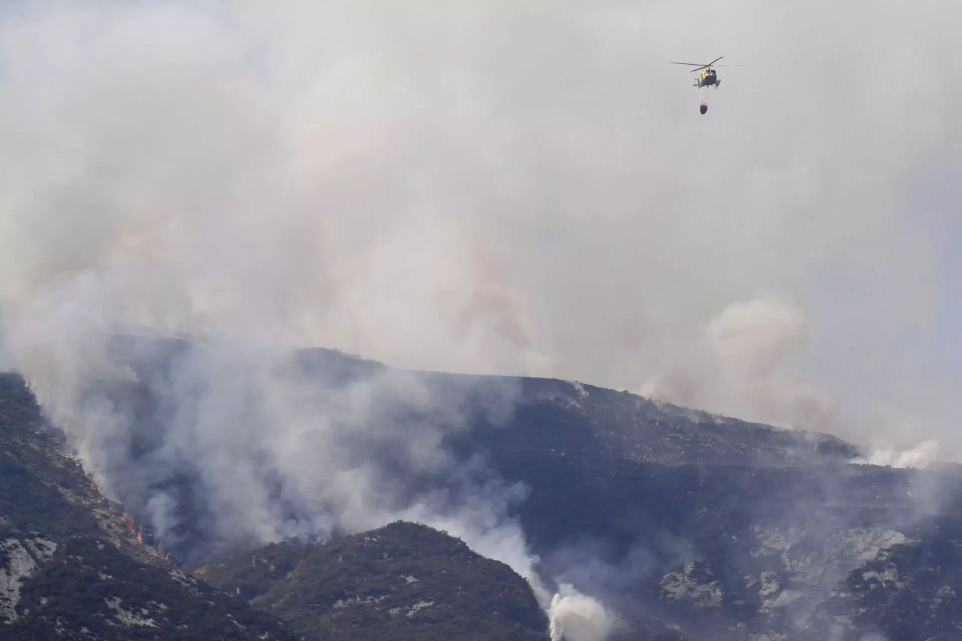La mejora de la situación de los incendios forestales en Asturias y Cantabria: los incendios activos bajan a 13