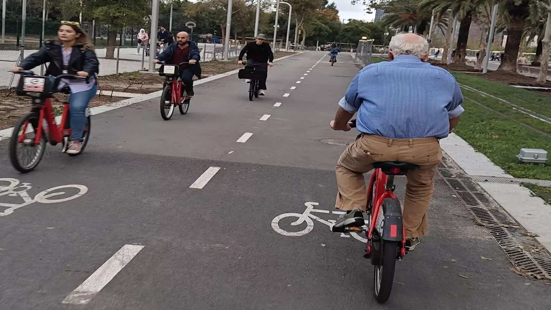 Barcelona Impulsa el Uso de la Bicicleta con Reconocimientos a la Movilidad Sostenible