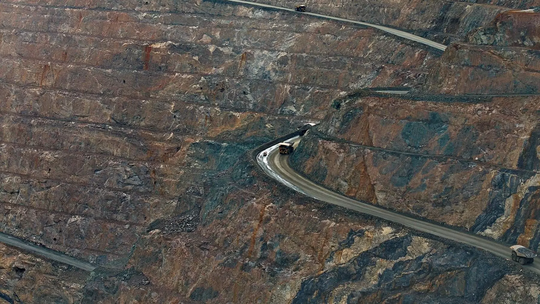 La Dominancia China en Tierras Raras: Un Llamado Urgente a la Inversión Global para Prevenir una Crisis Tecnológica