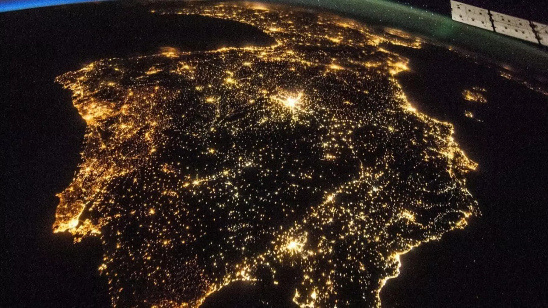 La contaminación lumínica global aumenta un 16% en menos de una década a pesar de los avances tecnológicos