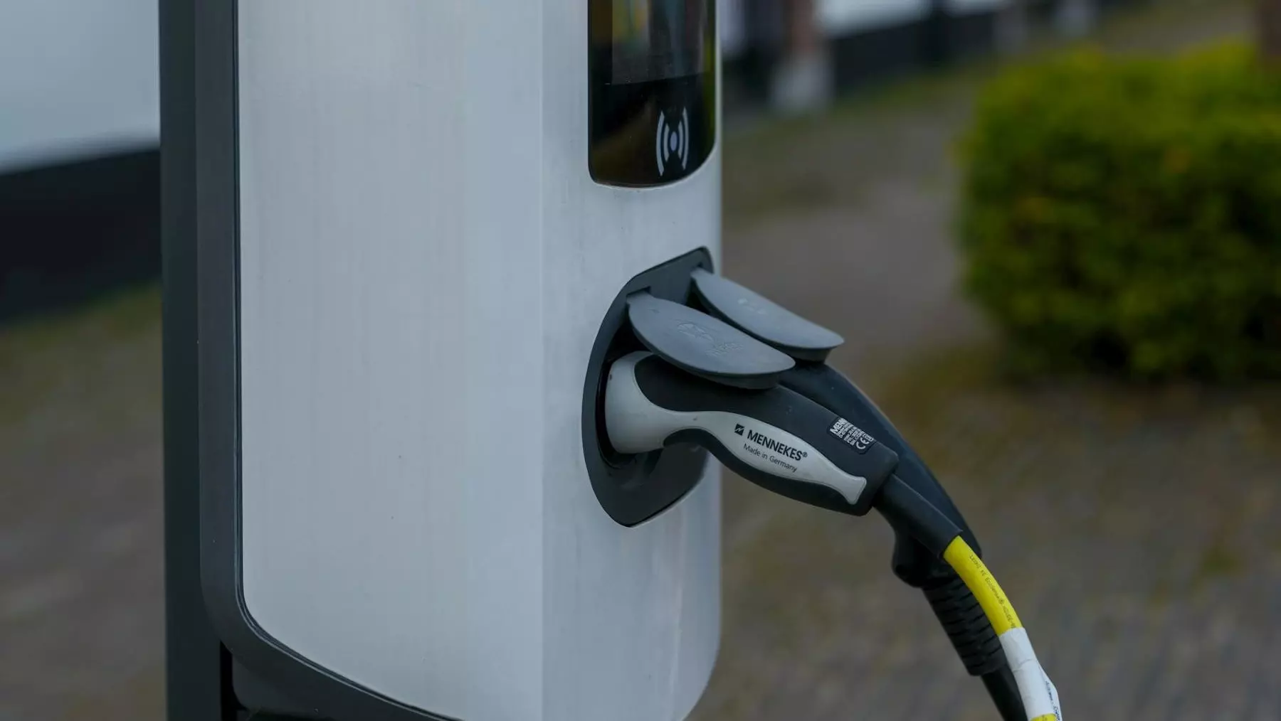 Francia acelera su electrificación energética con una inversión masiva para 2030