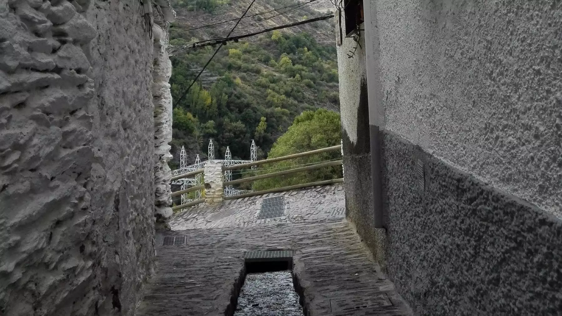 Alpujarra Conectada: Innovación y Vivienda Rural Contra la Despoblación