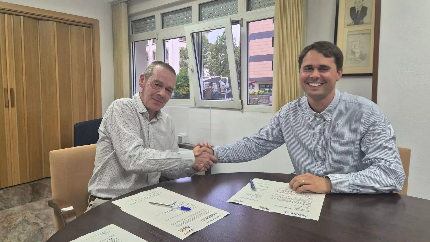 Impulso a la Movilidad Eléctrica Compartida en España Mediante la Alianza Estratégica entre AEDIVE y AVCE